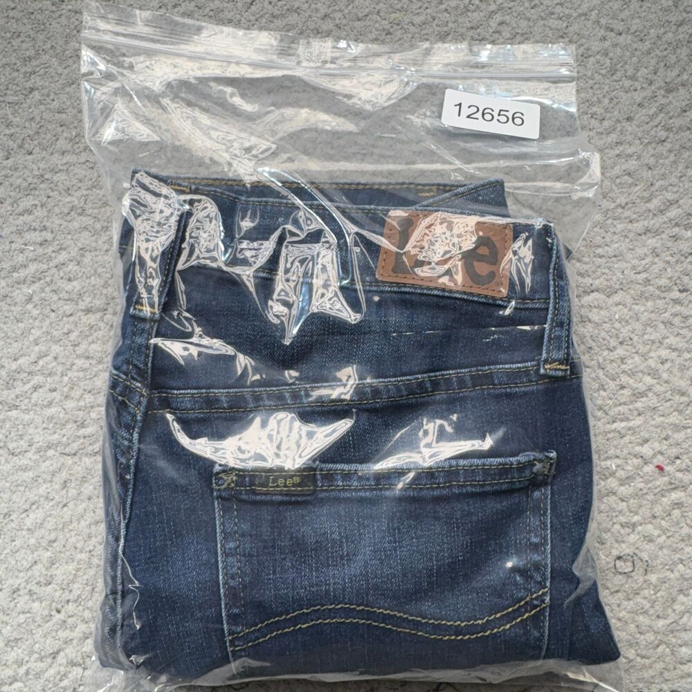 Lee Jeans Womens 30x22 Blue Capri Crop Straight Stretch Relaxed Fit Denim USA 8M - Picture 14 of 14